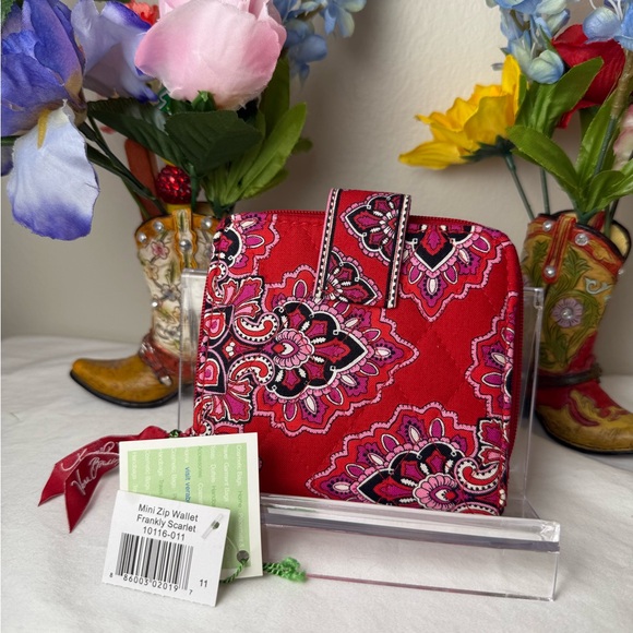 NWT Vera Bradley Mini Zip Around Wallet - Frankly Scarlet Pattern Pocket Wallet - Picture 1 of 8